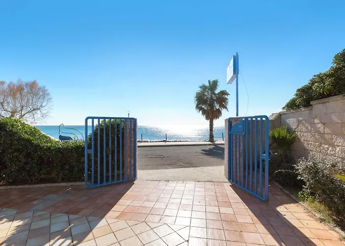 公寓式酒店 La Scogliera 托雷科里梅纳